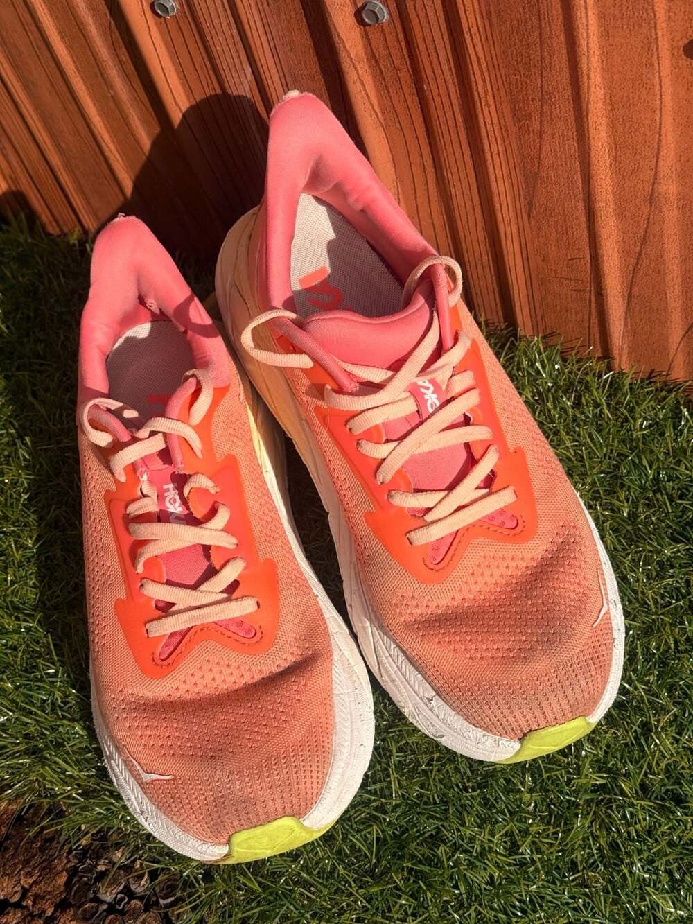 HOKA Arahi 7 Women’s Size 9 Pink Coral Running Shoes 1147851